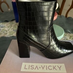 Lisa & Vicky size 9